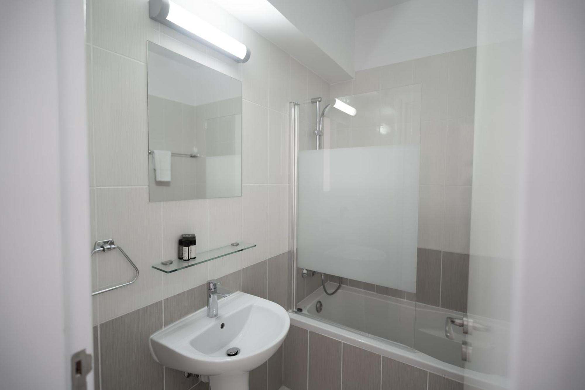 Apartment Phaedrus Living Elysian Escape *